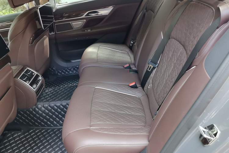 Used BMW 7 Series 2019 740Li Luxury Edition with Premium Package Left Rear Seat