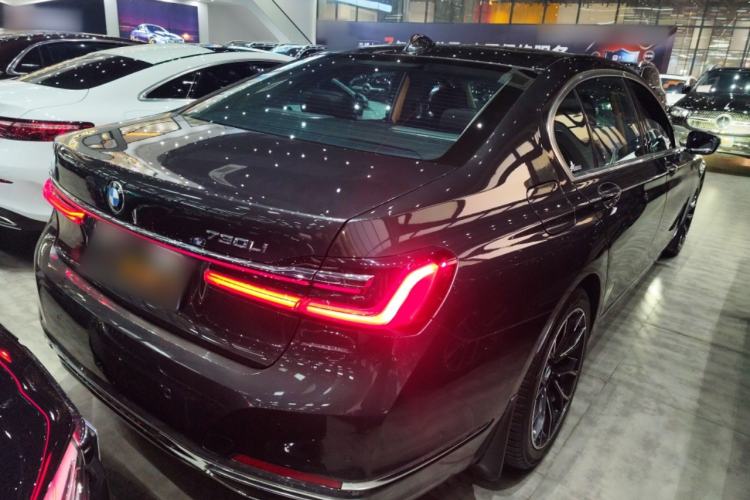 Used BMW 7 Series 2019 730Li Luxury Package Rear Right 45 Deg