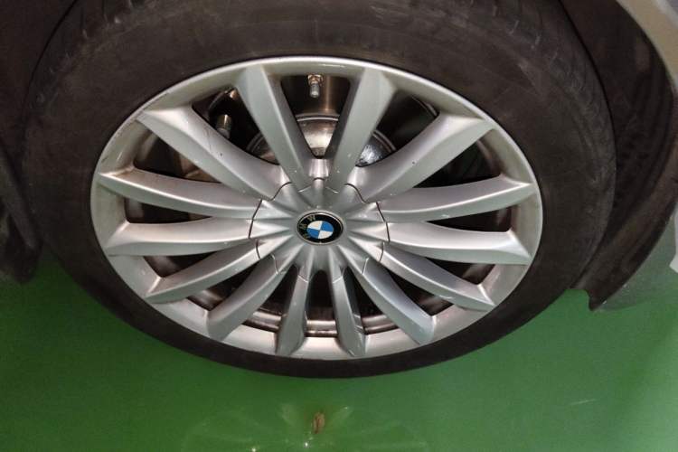 Used BMW 7 Series 2019 730Li Luxury Package Right Front Wheel Hub