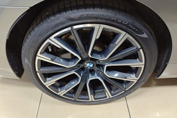 Used BMW 7 Series 2019 Restyled 740Li Leading Edition M Sport Package Right Rear Wheel Hub
