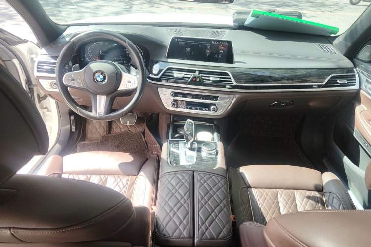 Used BMW 7 Series 2019 740Li Leading Model M Sport Package Center Console