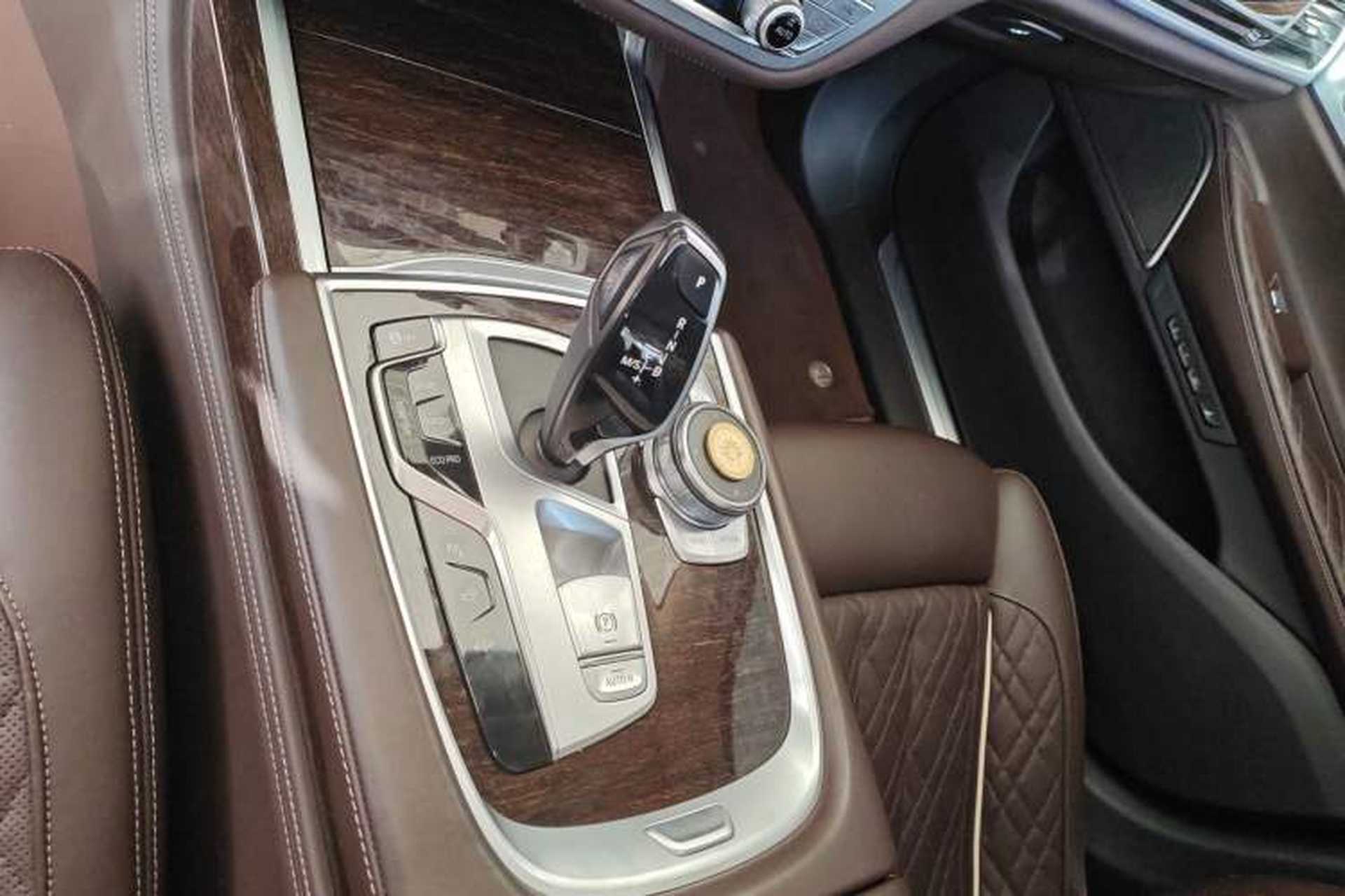 Used BMW 7 Series 2019 Updated 740Li Luxury Package Premium Edition Gear Lever