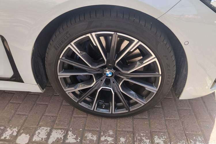 Used BMW 7 Series 2019 740Li Leading Model M Sport Package Right Front Wheel Hub