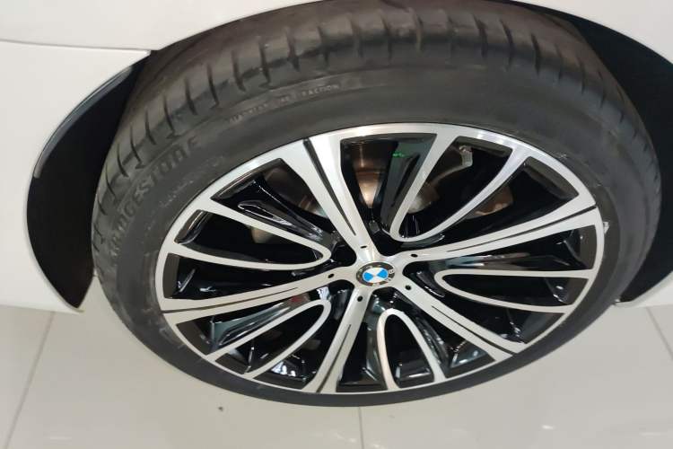 Used BMW 7 Series 2019 Restyled 740Li Leading Luxury Package Right Rear Wheel Hub