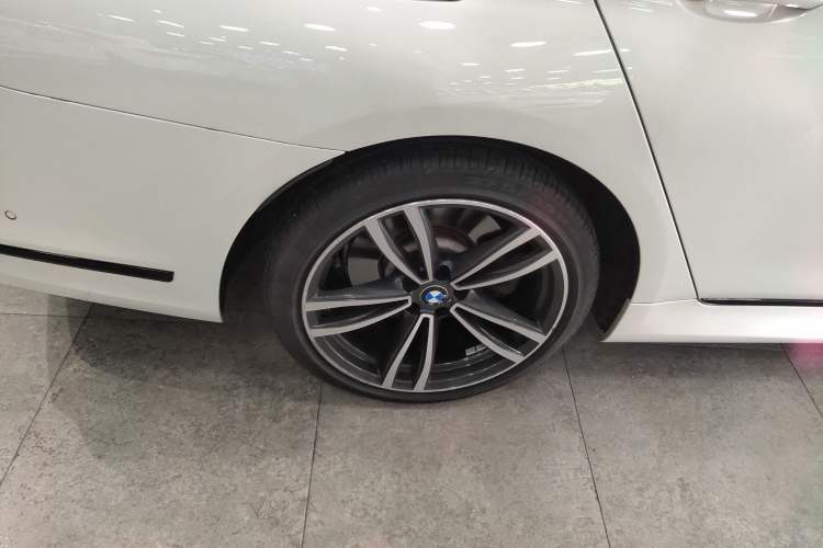 Used BMW 7 Series 2019 Restyled 730Li M Sport Package Right Rear Wheel Hub