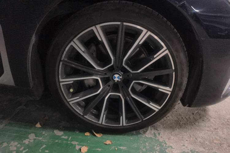 Used BMW 7 Series 2019 740Li Leading Model M Sport Package Right Front Wheel Hub