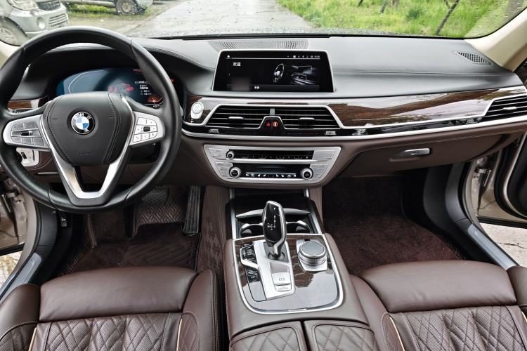 Used BMW 7 Series 2021 740Li Luxury Edition with Premium Package Audio And AC Panel