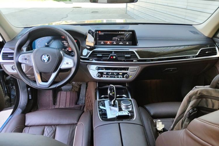 Used BMW 7 Series 2021 730Li Luxury Package Center Console