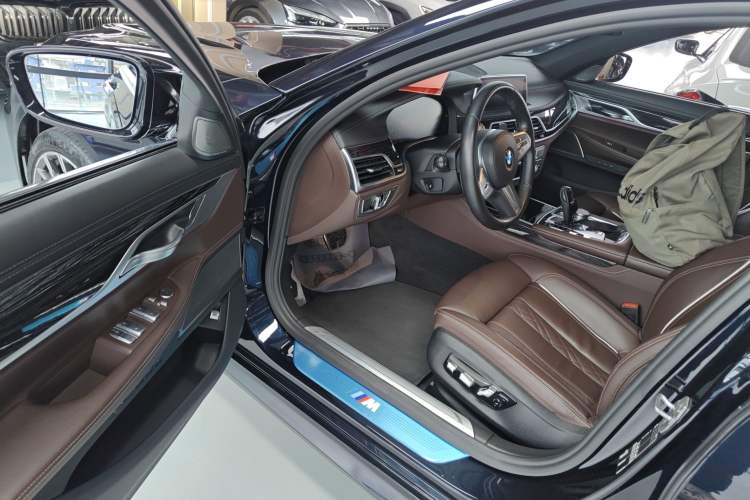 Used BMW 7 Series 2021 730Li M Sport Package Driver Seat