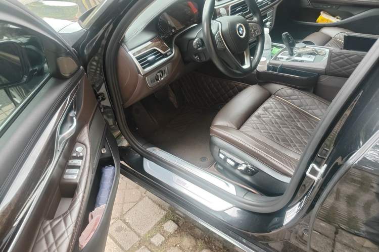 Used BMW 7 Series 2021 740Li Luxury Edition with Premium Package Driver Seat