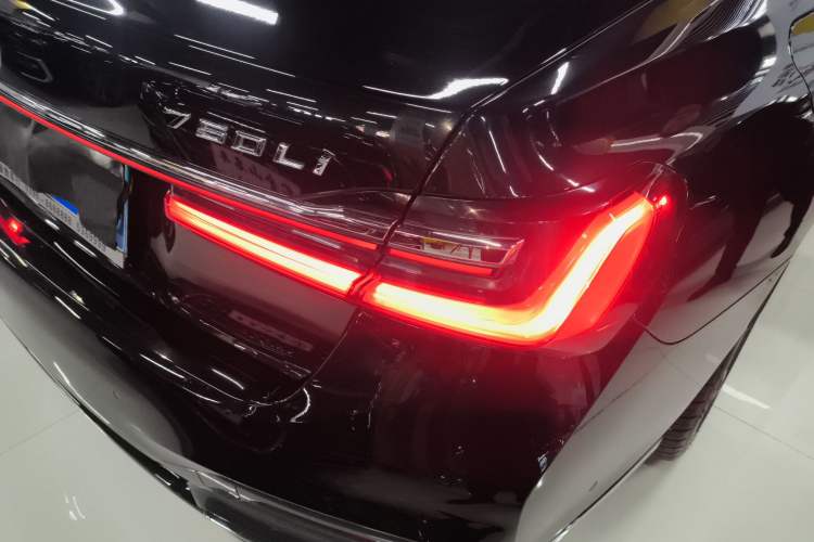 Used BMW 7 Series 2021 730Li M Sport Package Exterior 6