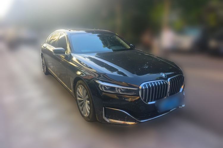 Used BMW 7 Series 2021 730Li Luxury Package Front Right 45 Deg