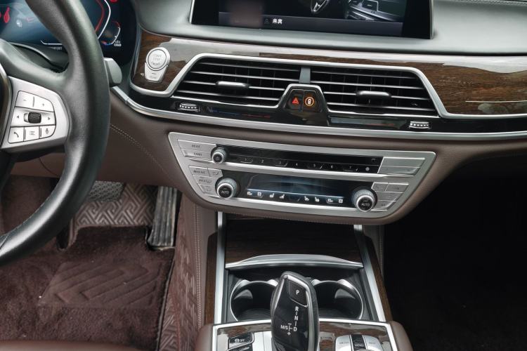 Used BMW 7 Series 2021 740Li Luxury Edition with Premium Package Gear Lever