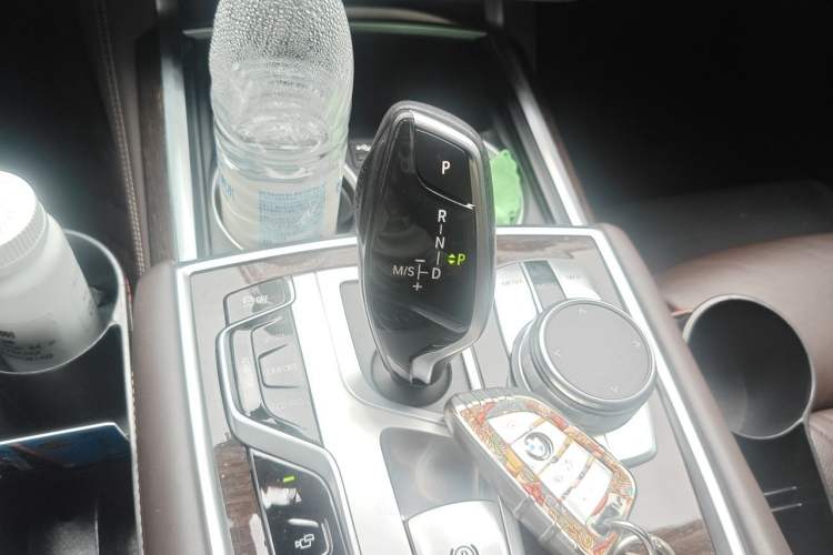 Used BMW 7 Series 2021 740Li Luxury Edition with Premium Package Gear Lever