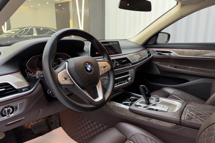 Used BMW 7 Series 2021 740Li Leading Edition Luxury Package Interior 4