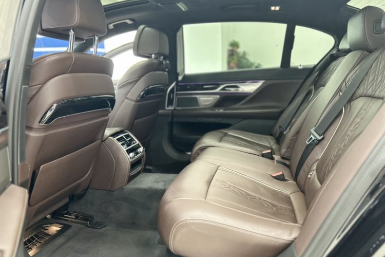 Used BMW 7 Series 2021 730Li M Sport Package Interior 5