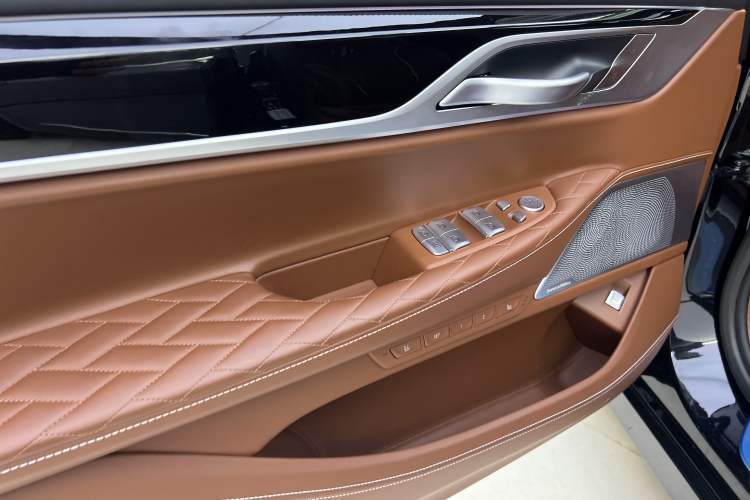 Used BMW 7 Series 2021 740Li xDrive Executive Luxury Package Interior 9