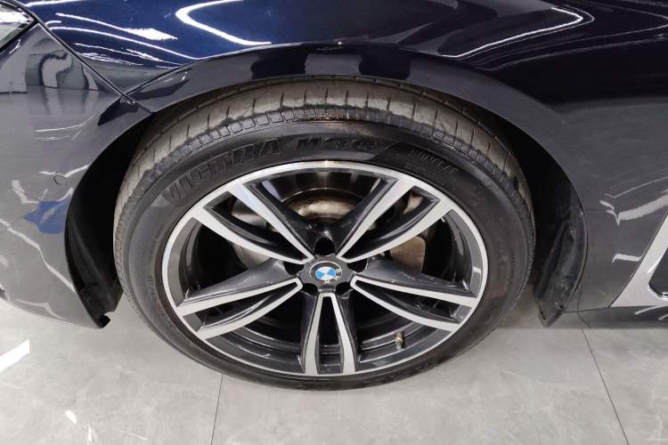 Used BMW 7 Series 2021 730Li M Sport Package Left Front Wheel Hub