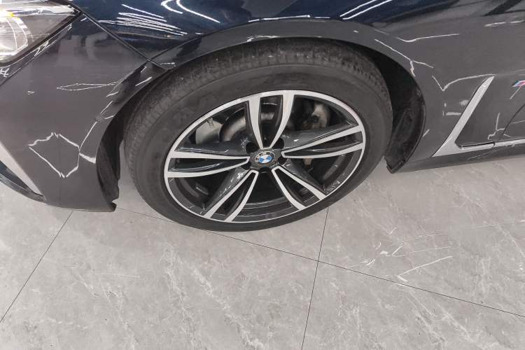 Used BMW 7 Series 2021 730Li M Sport Package Left Front Wheel Hub