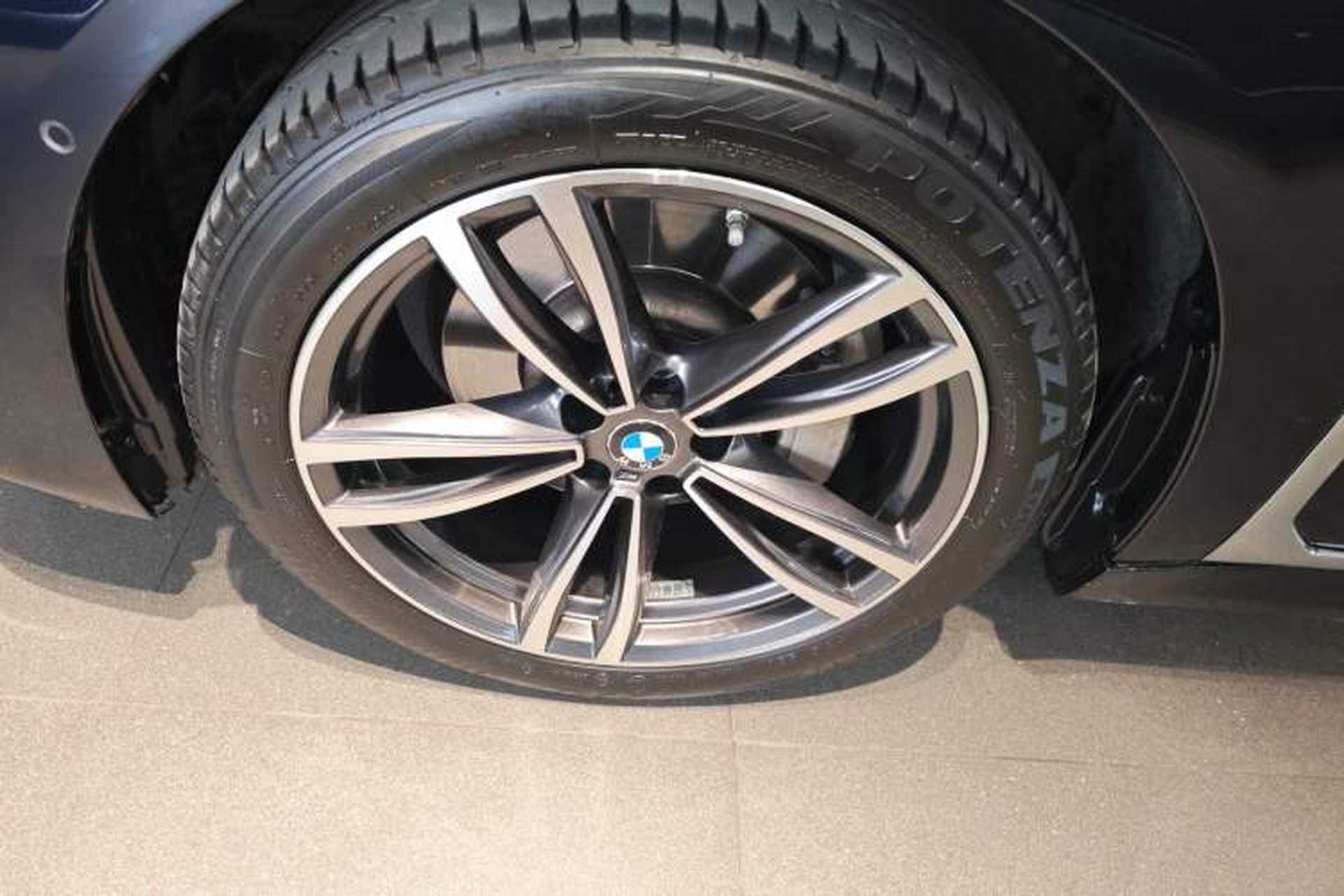 Used BMW 7 Series 2021 730Li M Sport Package Left Front Wheel Hub