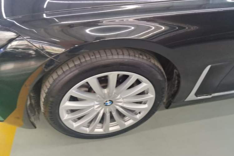 Used BMW 7 Series 2021 730Li Luxury Package Left Front Wheel Hub