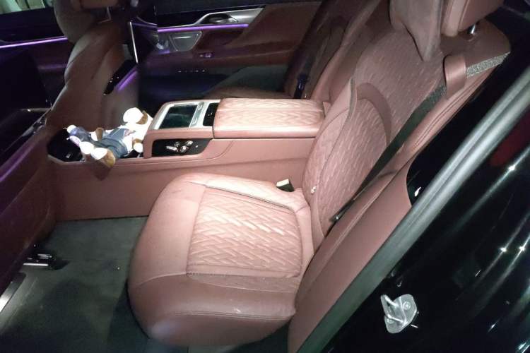 Used BMW 7 Series 2021 740Li xDrive Executive M Sport Package Left Rear Seat