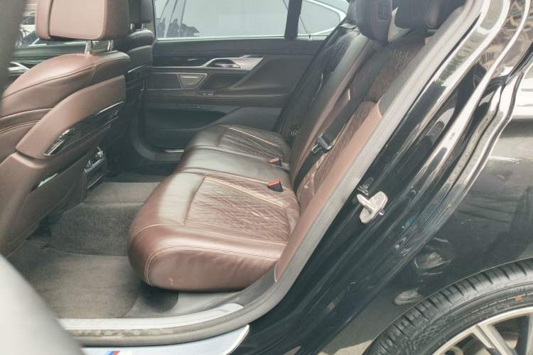 Used BMW 7 Series 2021 740Li Leading Model M Sport Package Left Rear Seat