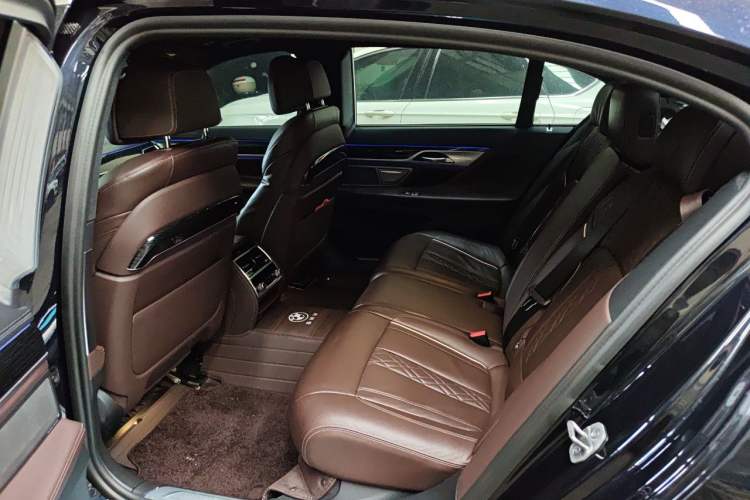 Used BMW 7 Series 2021 730Li M Sport Package Left Rear Seat