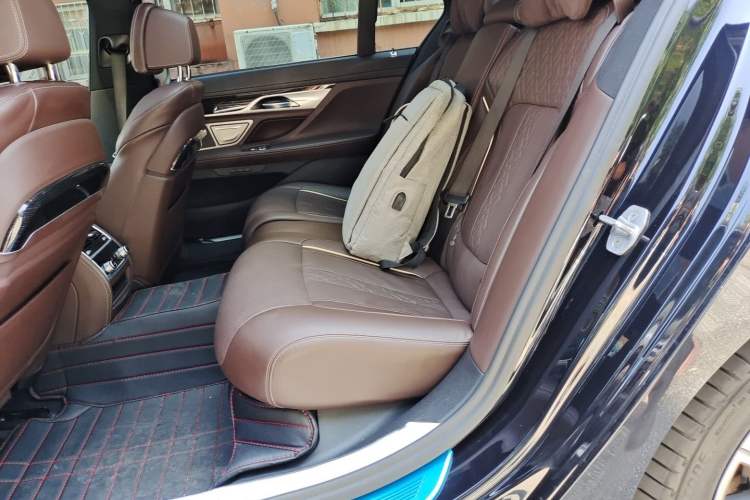 Used BMW 7 Series 2021 740Li Leading Model M Sport Package Left Rear Seat