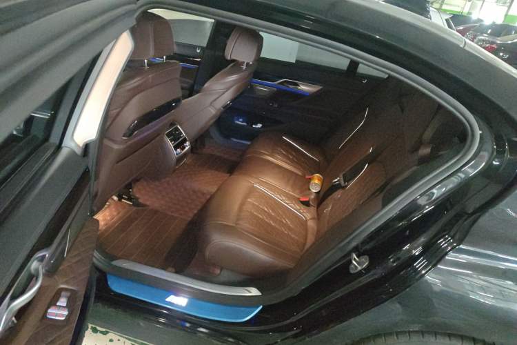 Used BMW 7 Series 2021 740Li Leading Model M Sport Package Left Rear Seat