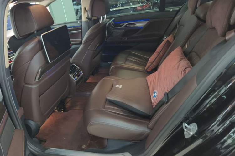 Used BMW 7 Series 2021 730Li Luxury Package Left Rear Seat