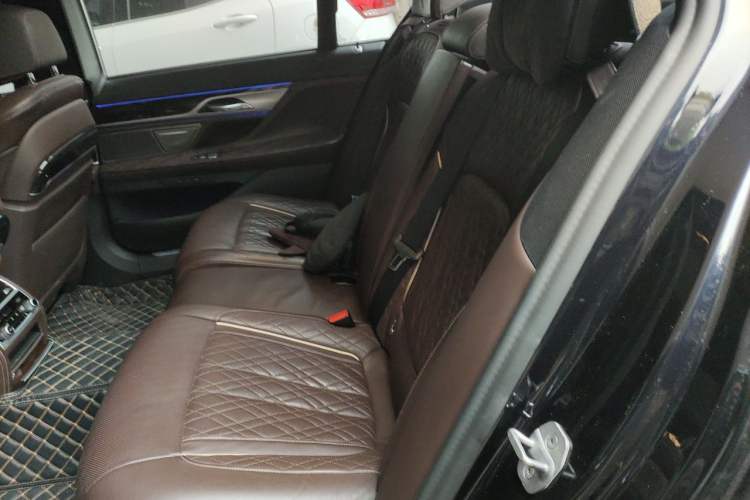 Used BMW 7 Series 2021 740Li Leading Model M Sport Package Left Rear Seat