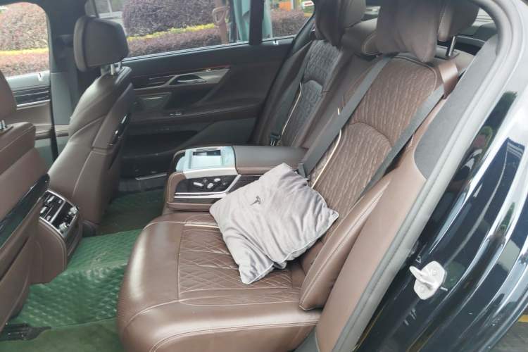 Used BMW 7 Series 2021 740Li Leading Model M Sport Package Left Rear Seat