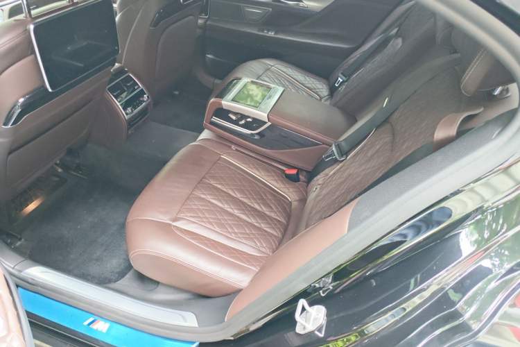 Used BMW 7 Series 2021 740Li Luxury Edition M Sport Package Left Rear Seat