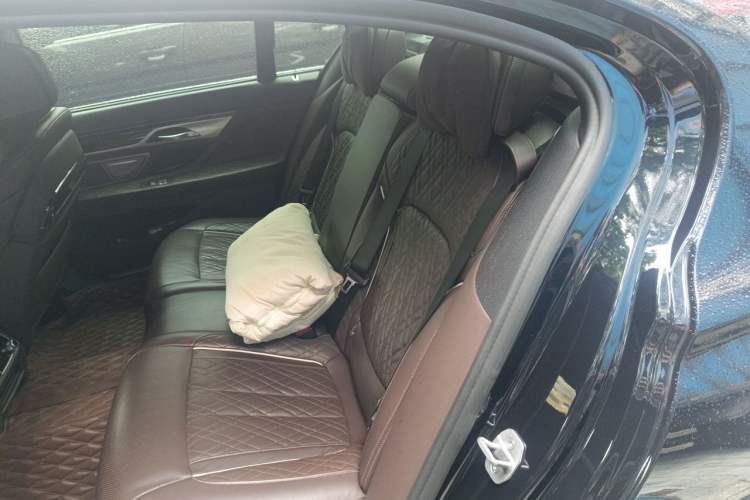 Used BMW 7 Series 2021 740Li Leading Model M Sport Package Left Rear Seat