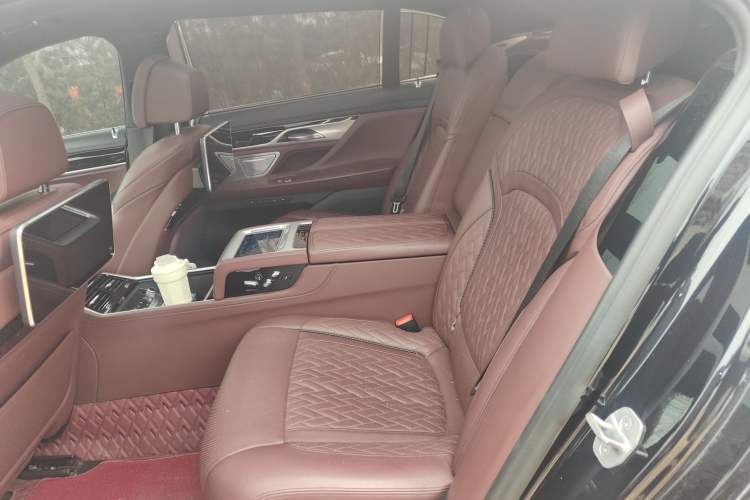 Used BMW 7 Series 2021 740Li xDrive Executive M Sport Package Left Rear Seat