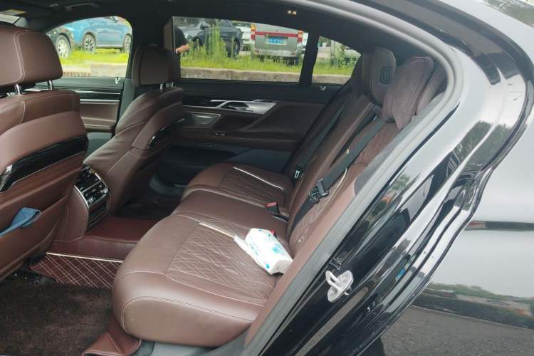 Used BMW 7 Series 2021 740Li Leading Model M Sport Package Left Rear Seat