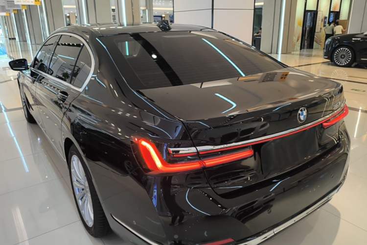 Used BMW 7 Series 2021 730Li Luxury Package Rear Left 45 Deg