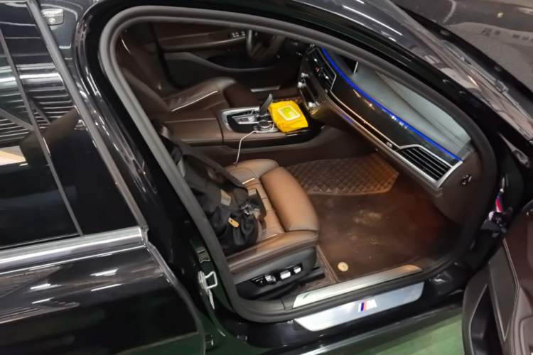 Used BMW 7 Series 2021 730Li M Sport Package Right Front Seat