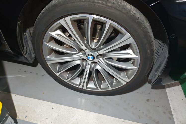 Used BMW 7 Series 2021 740Li Leading Edition Luxury Package Right Front Wheel Hub