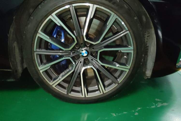 Used BMW 7 Series 2021 740Li Leading Model M Sport Package Right Front Wheel Hub