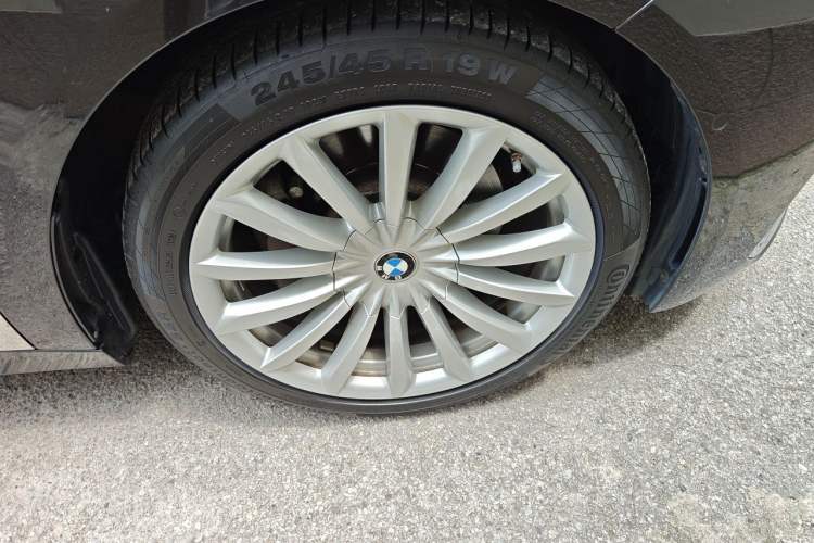 Used BMW 7 Series 2021 730Li Luxury Package Right Front Wheel Hub