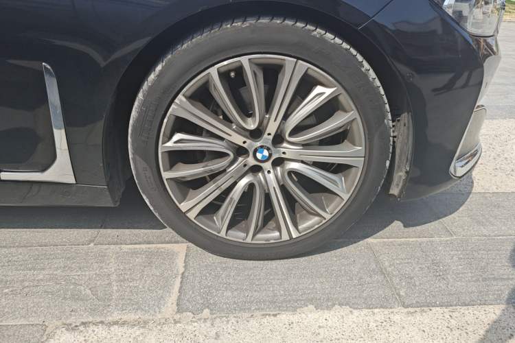 Used BMW 7 Series 2021 740Li Leading Edition Luxury Package Right Front Wheel Hub