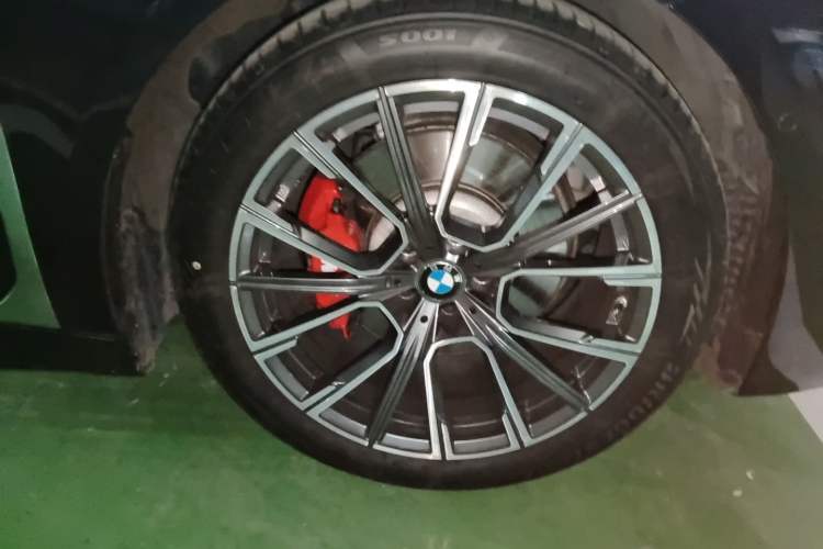 Used BMW 7 Series 2021 730Li M Sport Package Right Front Wheel Hub
