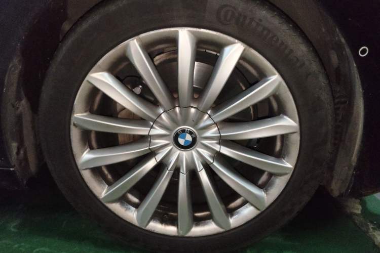 Used BMW 7 Series 2021 730Li Luxury Package Right Front Wheel Hub