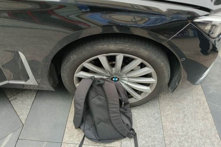 Used BMW 7 Series 2021 730Li Luxury Package Right Front Wheel Hub