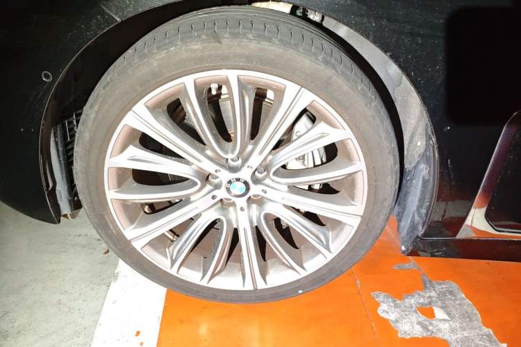 Used BMW 7 Series 2021 740Li Leading Edition Luxury Package Right Front Wheel Hub