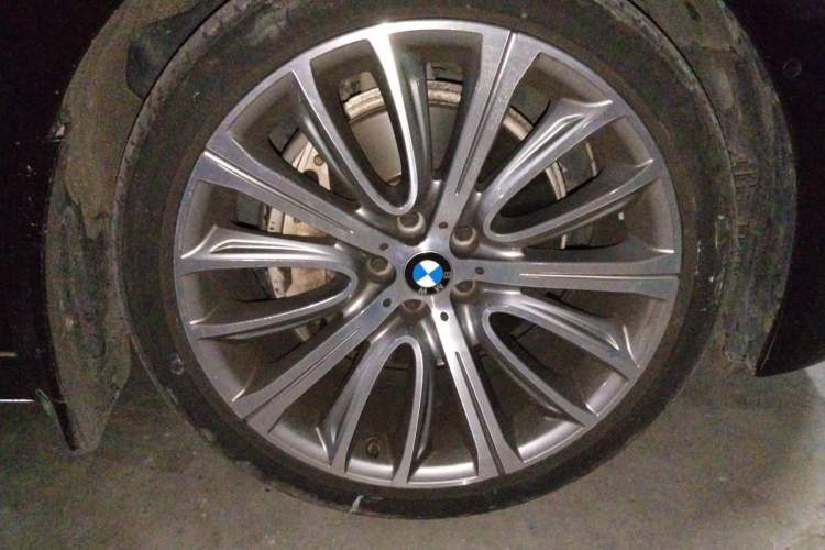 Used BMW 7 Series 2021 740Li Leading Edition Luxury Package Right Front Wheel Hub