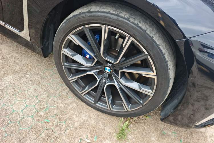 Used BMW 7 Series 2021 740Li Leading Model M Sport Package Right Front Wheel Hub