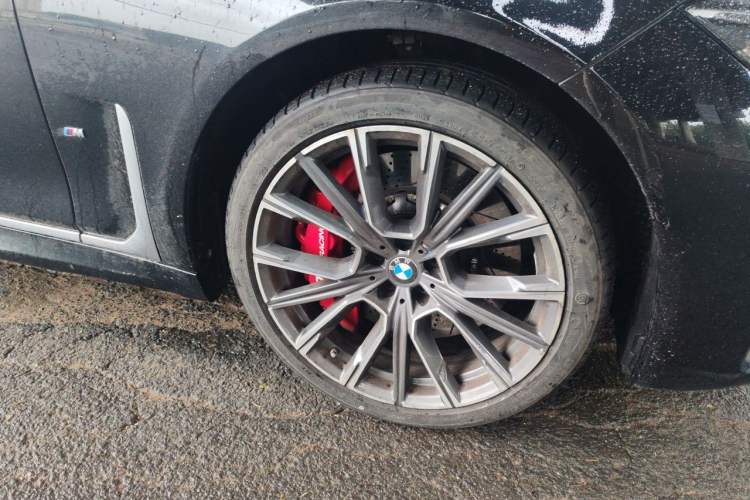 Used BMW 7 Series 2021 730Li M Sport Package Right Front Wheel Hub